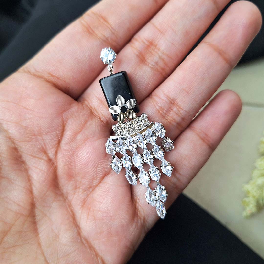 Zenia Earrings (Silver)