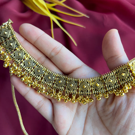 Load image into Gallery viewer, Ethnic Golden Necklace 3
