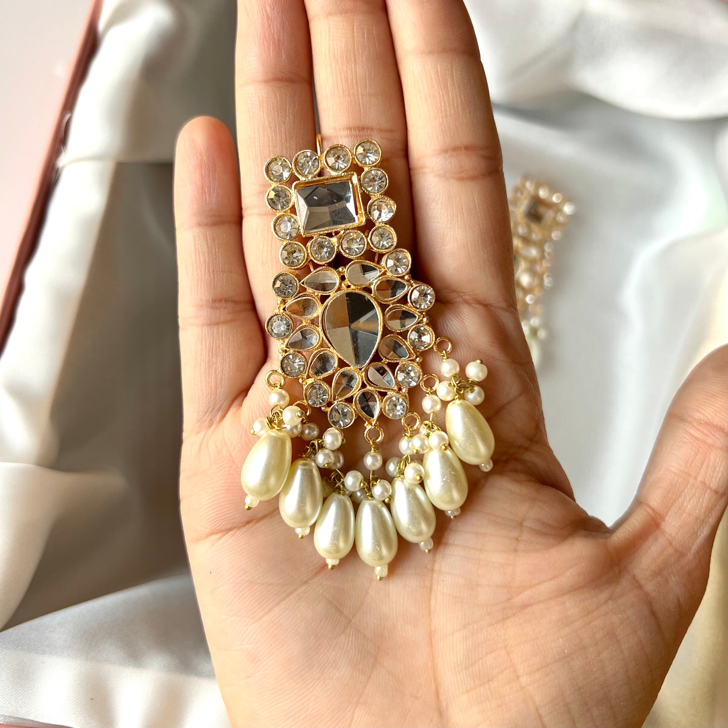 Taabya Earrings ( Pearl)